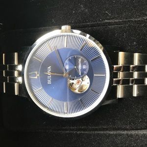 Brand New! Only issue is the box ripped.